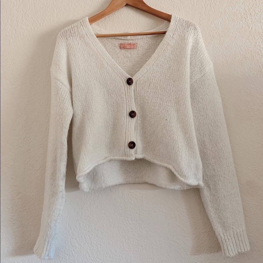 urban outfitters buttoned down cropped sweater